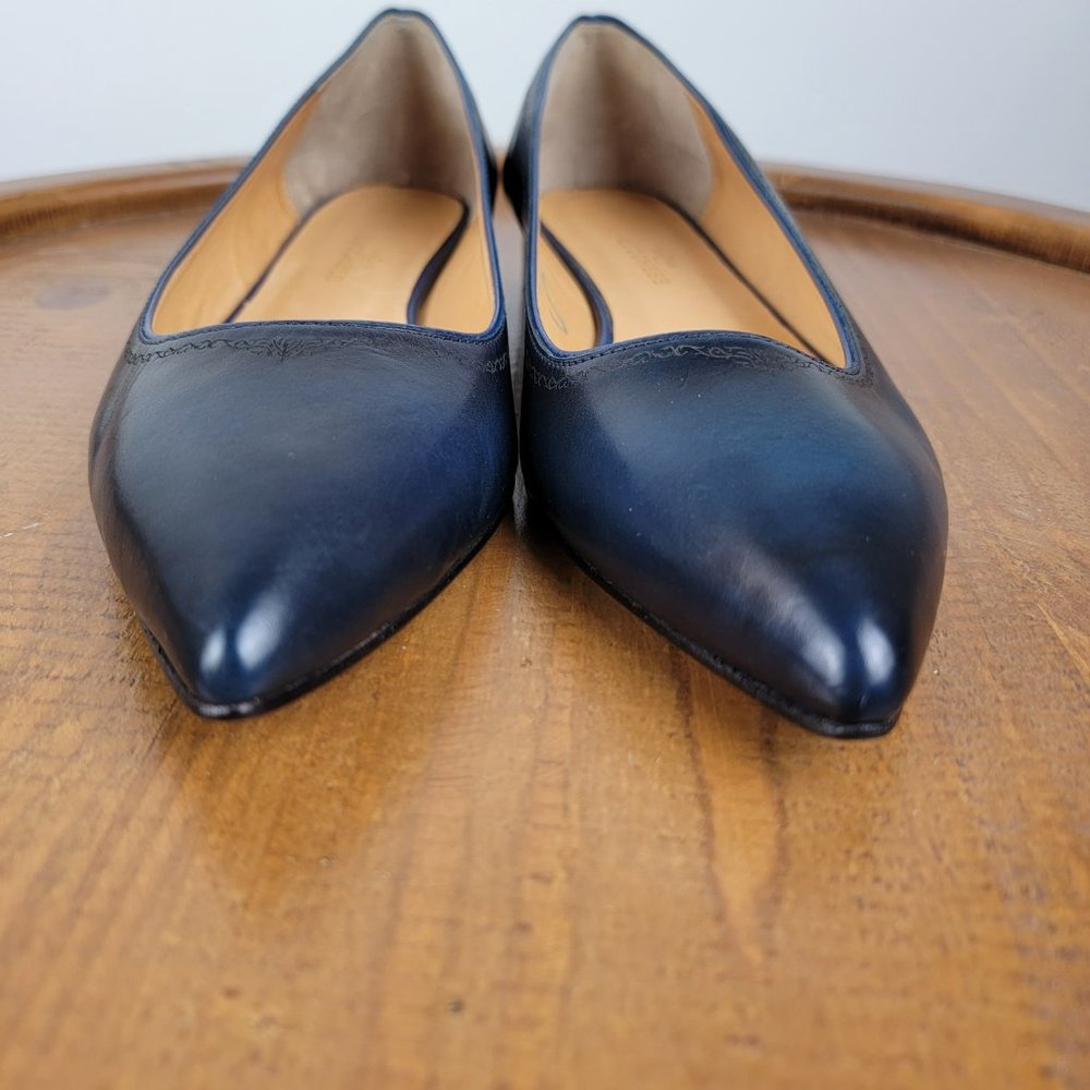 Lucchese women's size 7 , NM7945, navy blue, pointy flat shoe